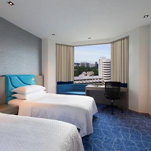 Deluxe Room 2 Twin City View
